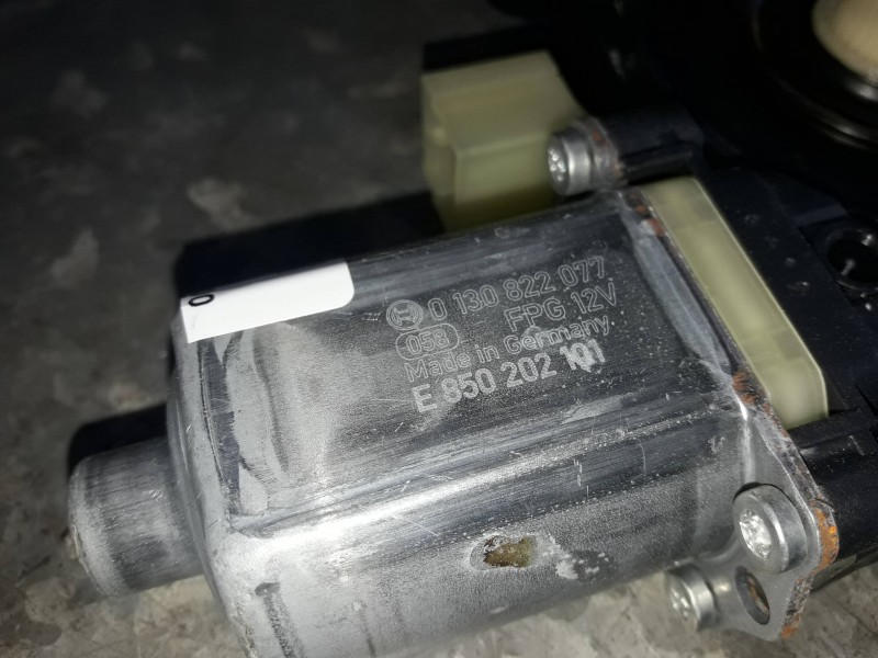 Recambio de motor elevalunas delantero izquierdo para cupra leon (kl1) referencia OEM IAM 0130822077 5Q0959801C 16032024