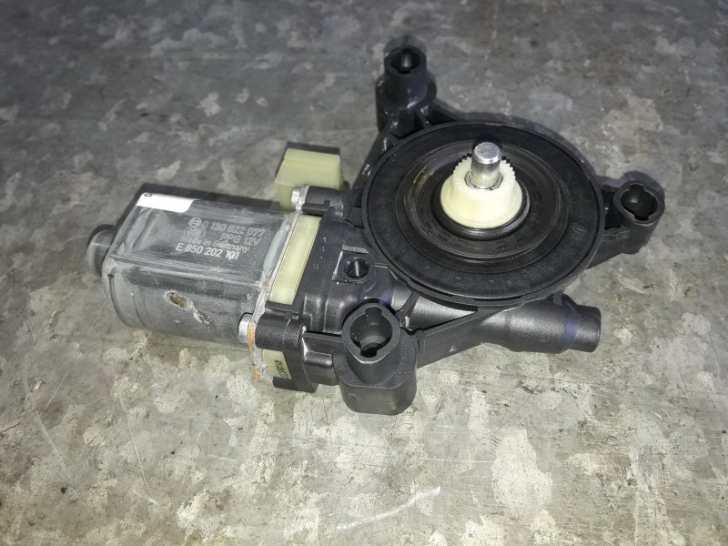 Recambio de motor elevalunas delantero izquierdo para cupra leon (kl1) referencia OEM IAM 0130822077 5Q0959801C 16032024