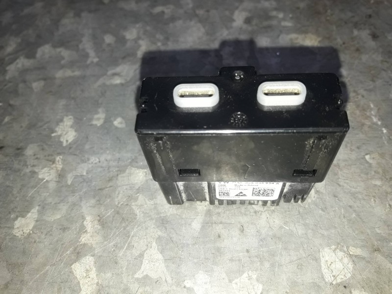 Recambio de cargador movil para cupra leon (kl1) referencia OEM IAM 3G5035954A  