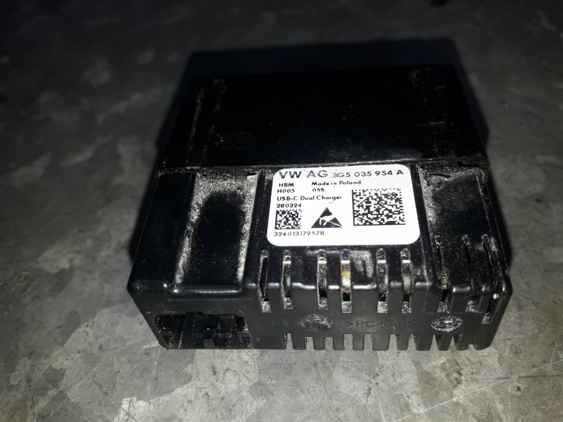 Recambio de cargador movil para cupra leon (kl1) referencia OEM IAM 3G5035954A  