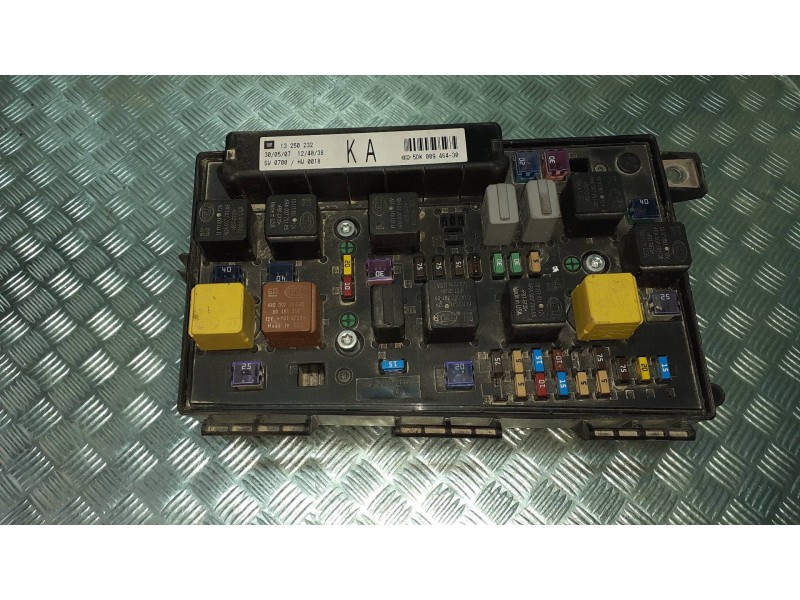 Recambio de caja reles / fusibles para opel zafira b referencia OEM IAM 5DK00946430  