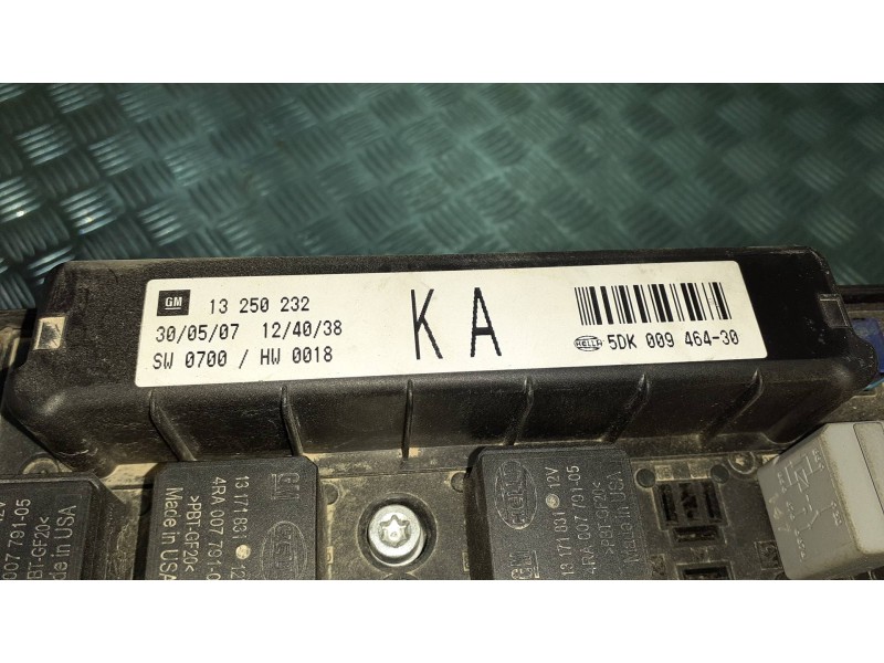 Recambio de caja reles / fusibles para opel zafira b referencia OEM IAM 5DK00946430  