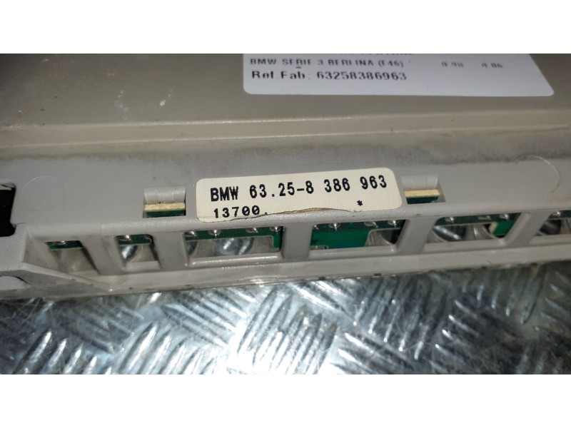 Recambio de piloto trasero central para bmw serie 3 berlina (e46) referencia OEM IAM 63258386963  