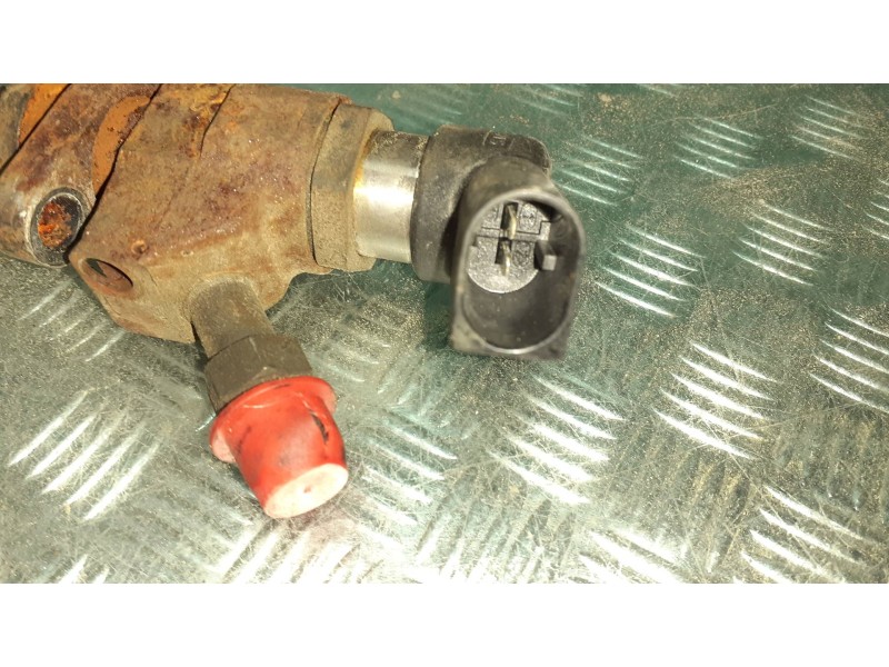 Recambio de inyector para volvo s40 berlina referencia OEM IAM 9647247280  2 PINES