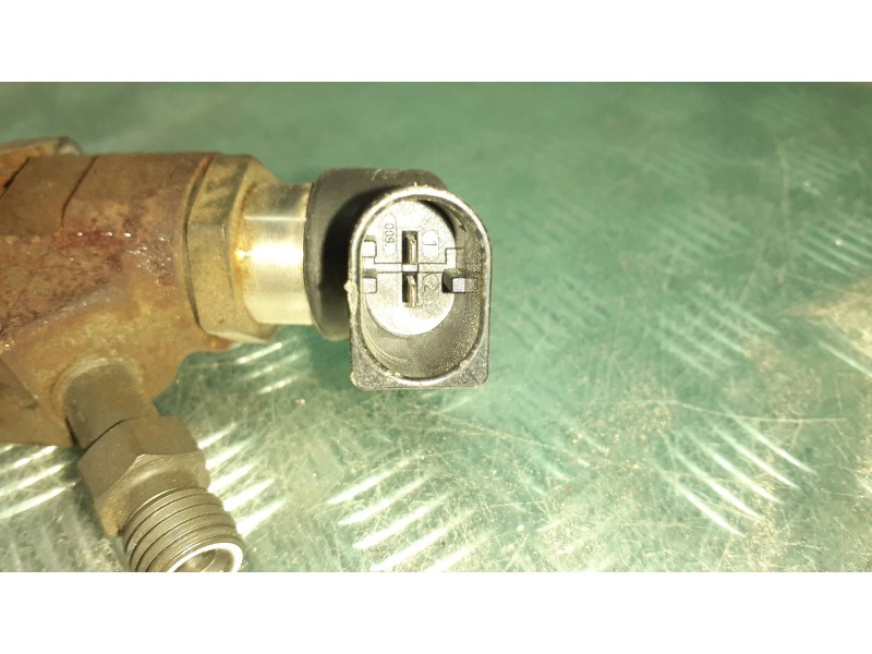 Recambio de inyector para volvo s40 berlina referencia OEM IAM 9647247280  2 PINES