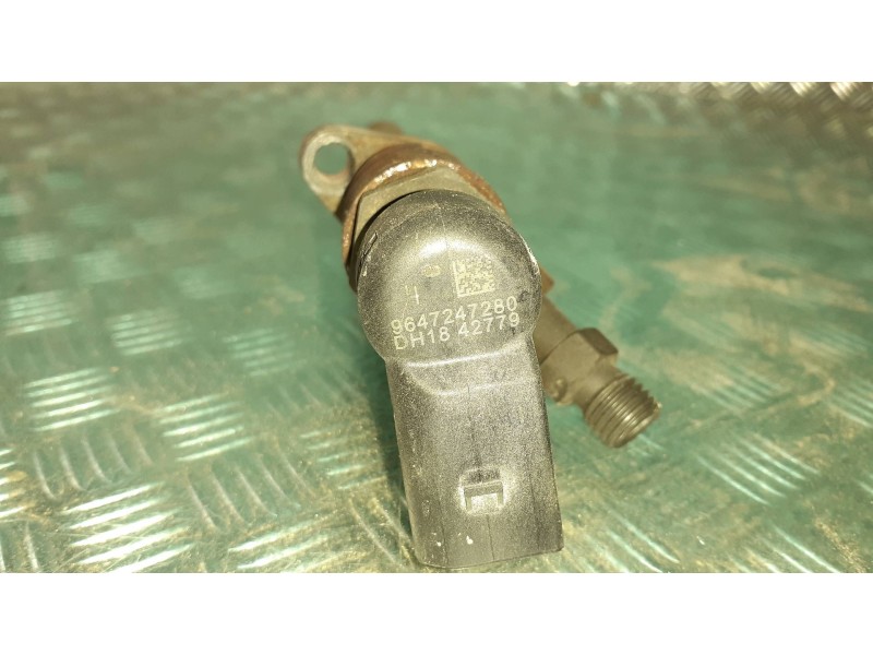 Recambio de inyector para volvo s40 berlina referencia OEM IAM 9647247280  2 PINES