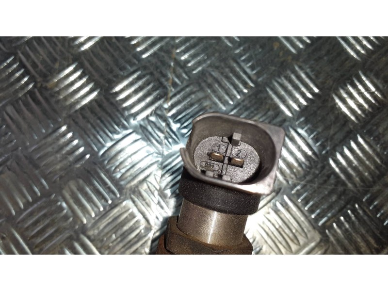 Recambio de inyector para volvo s40 berlina referencia OEM IAM 9647247280  2 PINES