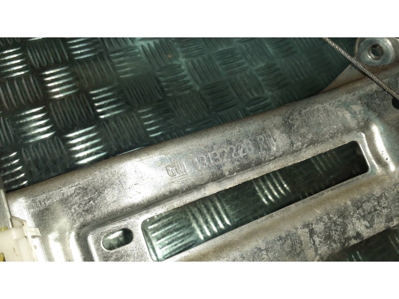 Recambio de elevalunas trasero derecho para opel zafira b referencia OEM IAM 13132228  MANUAL