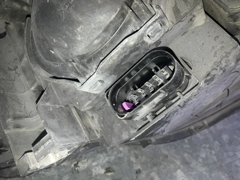 Recambio de faro izquierdo para audi a4 berlina (8e) referencia OEM IAM 8E0941003AJ 0301219201 