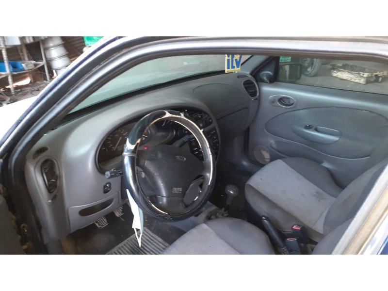 ford fiesta berlina (dx) del año 1999