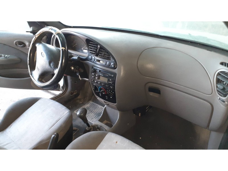 ford fiesta berlina (dx) del año 1999