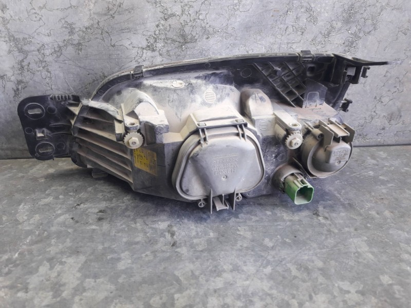 Recambio de faro derecho para ford fiesta berlina (dx) referencia OEM IAM 0301173302  