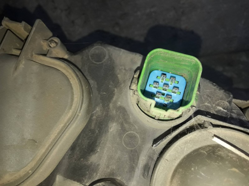 Recambio de faro izquierdo para ford fiesta berlina (dx) referencia OEM IAM 0301173301  