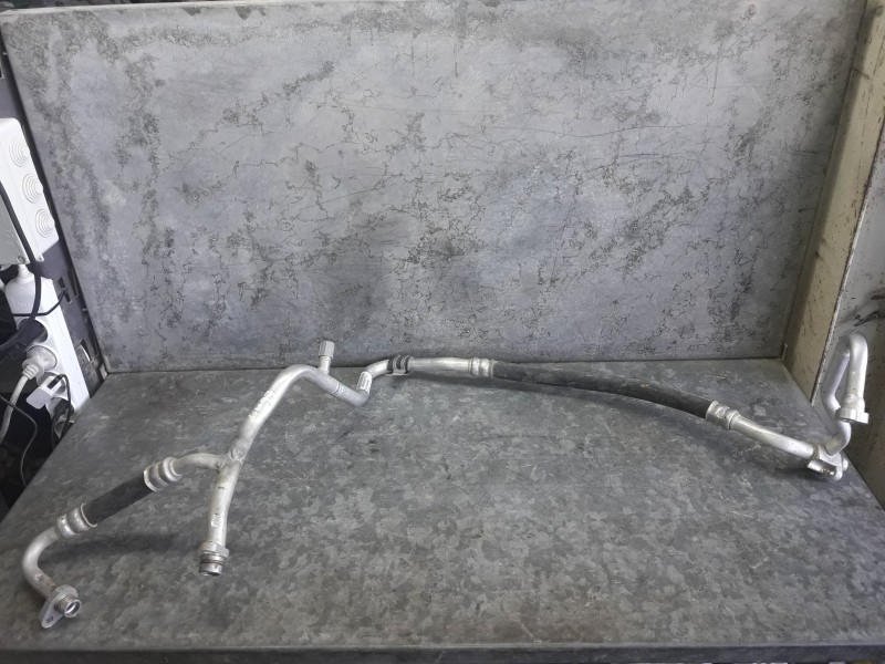 Recambio de tubo aire acondicionado para renault zoe referencia OEM IAM 924902956R  