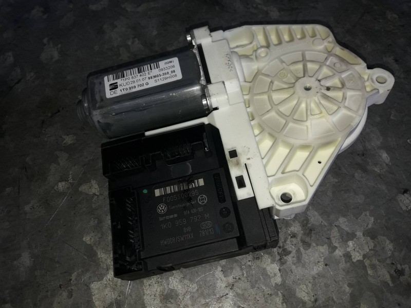 Recambio de motor elevalunas delantero derecho para seat leon (1p1) referencia OEM IAM 1P0837402E 1T0959702G 1K0959792M