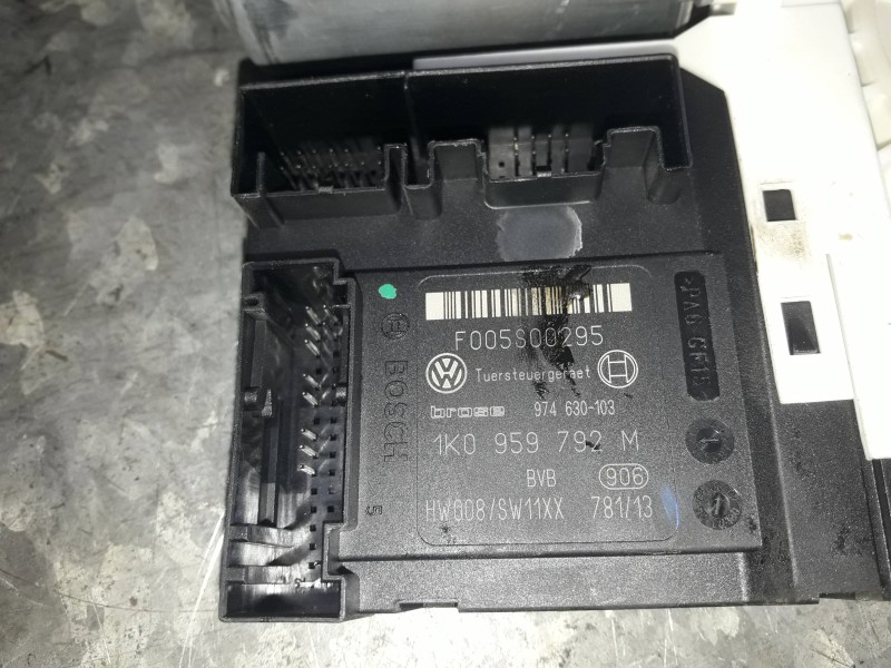 Recambio de motor elevalunas delantero derecho para seat leon (1p1) referencia OEM IAM 1P0837402E 1T0959702G 1K0959792M