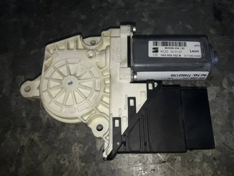 Recambio de motor elevalunas trasero izquierdo para seat leon (1p1) referencia OEM IAM 7746021700 E840311207 12017330