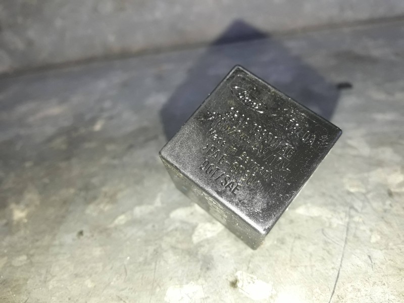 Recambio de rele para ford fiesta berlina (dx) referencia OEM IAM 9JB511  