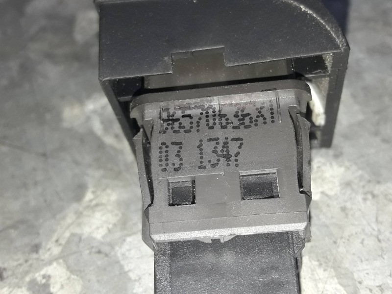 Recambio de mando bloqueo puertas para peugeot 207 referencia OEM IAM 86570636XI  