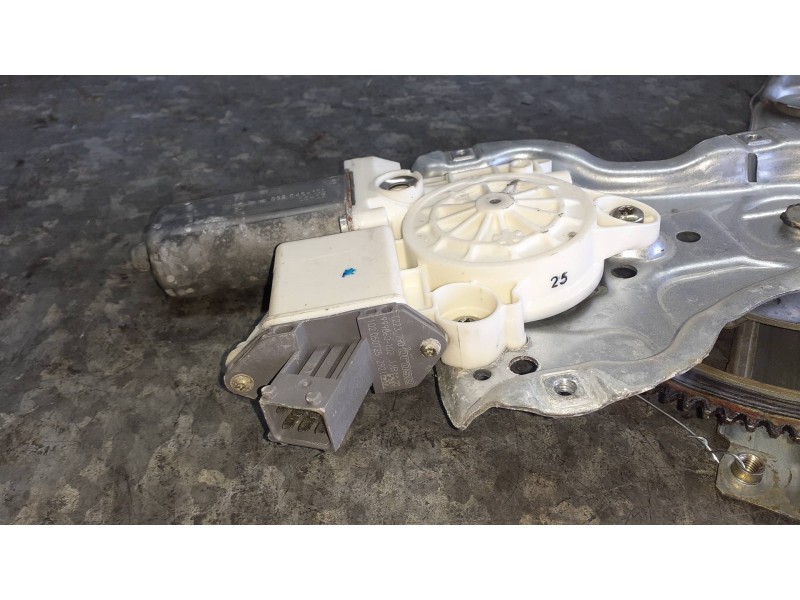 Recambio de elevalunas delantero derecho para toyota avensis berlina (t25) referencia OEM IAM 994024 ELECTRICO CON MOTOR