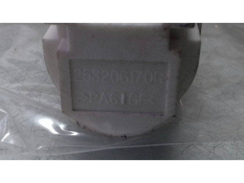 Recambio de interruptor para renault captur xmod referencia OEM IAM 253206170R  