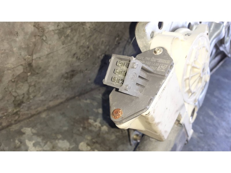 Recambio de elevalunas delantero izquierdo para toyota avensis berlina (t25) referencia OEM IAM 6982005050 ELECTRICO CON MOTOR