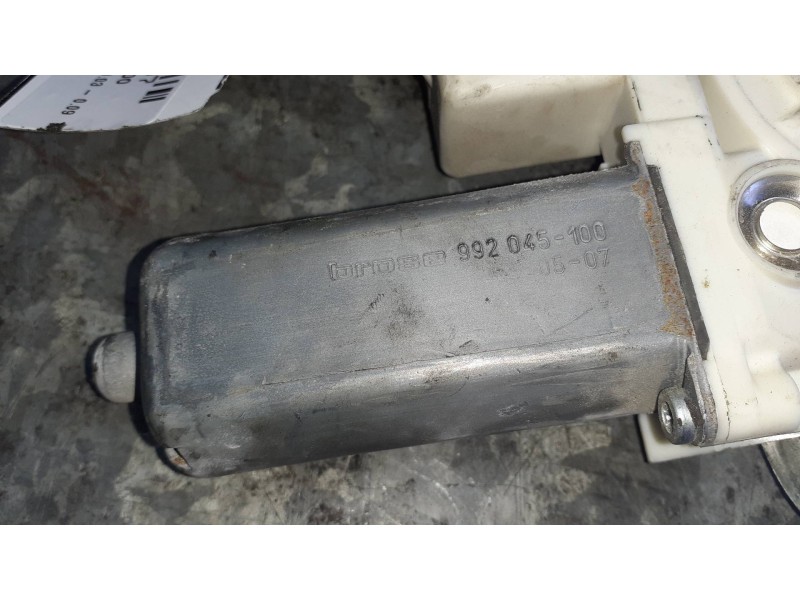 Recambio de elevalunas delantero izquierdo para toyota avensis berlina (t25) referencia OEM IAM 6982005050 ELECTRICO CON MOTOR