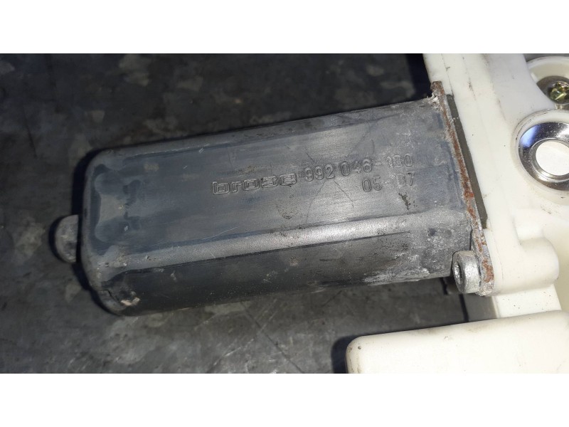 Recambio de elevalunas trasero izquierdo para toyota avensis berlina (t25) referencia OEM IAM 6984005100 ELECTRICO CON MOTOR