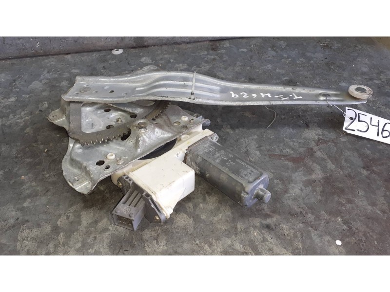 Recambio de elevalunas trasero izquierdo para toyota avensis berlina (t25) referencia OEM IAM 6984005100 ELECTRICO CON MOTOR