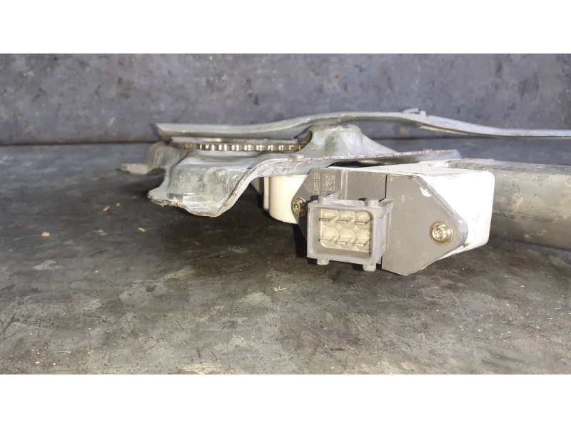 Recambio de elevalunas trasero izquierdo para toyota avensis berlina (t25) referencia OEM IAM 6984005100 ELECTRICO CON MOTOR