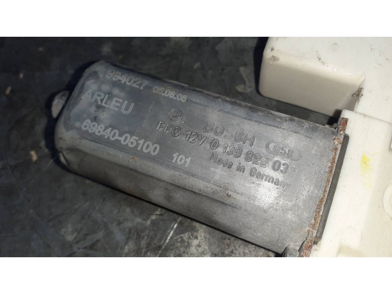 Recambio de elevalunas trasero izquierdo para toyota avensis berlina (t25) referencia OEM IAM 6984005100 ELECTRICO CON MOTOR