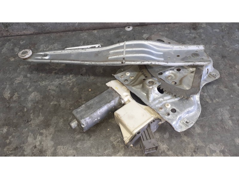Recambio de elevalunas trasero derecho para toyota avensis berlina (t25) referencia OEM IAM 992045100 ELECTRICO CON MOTOR