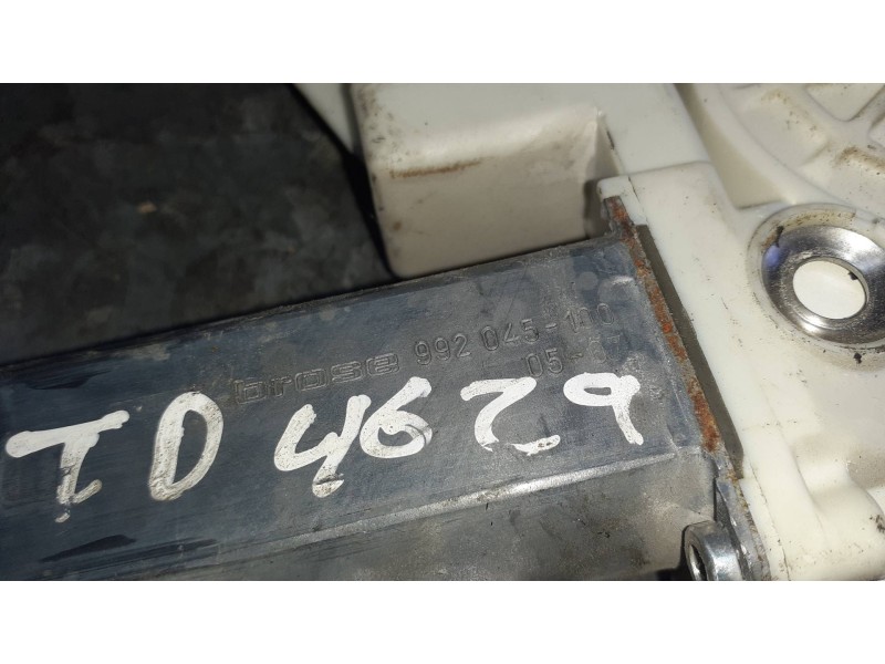 Recambio de elevalunas trasero derecho para toyota avensis berlina (t25) referencia OEM IAM 992045100 ELECTRICO CON MOTOR