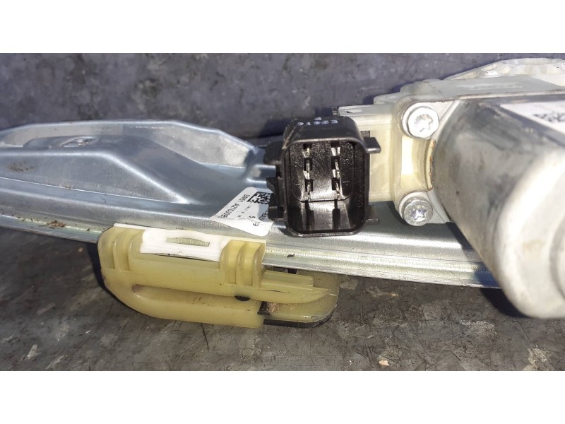 Recambio de elevalunas trasero derecho para ford focus lim. (cb8) referencia OEM IAM 924131104 ELECTRICO CON MOTOR