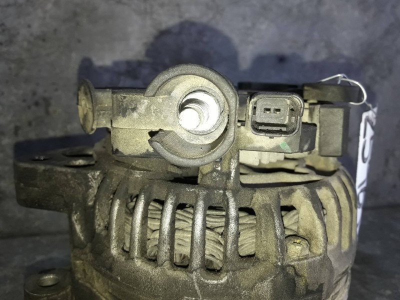 Recambio de alternador para peugeot 207 referencia OEM IAM   