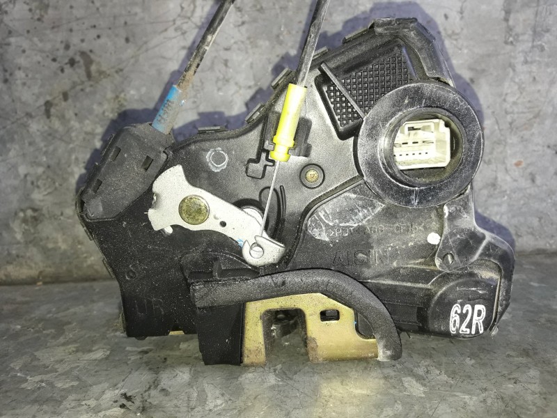 Recambio de cerradura puerta delantera derecha para toyota avensis berlina (t25) referencia OEM IAM   