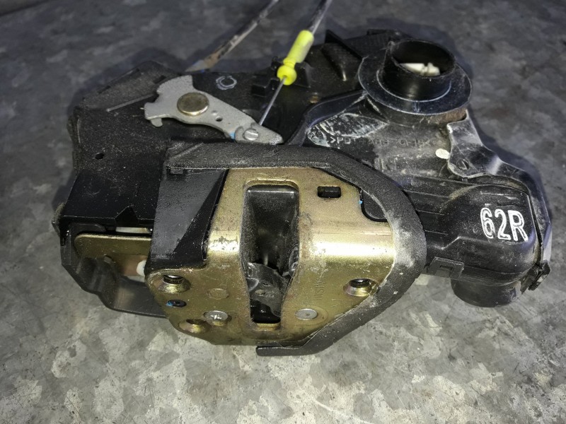 Recambio de cerradura puerta delantera derecha para toyota avensis berlina (t25) referencia OEM IAM   
