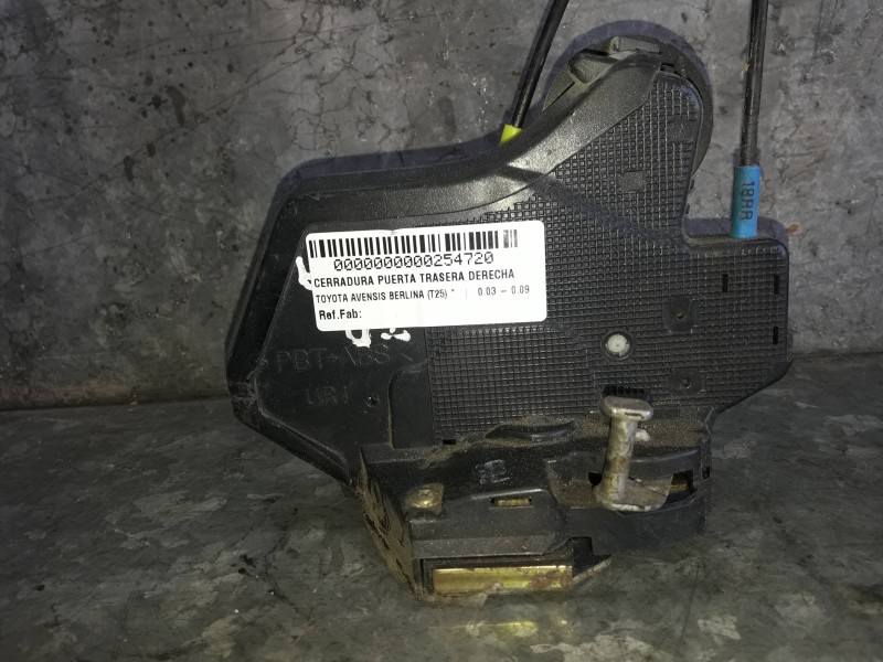 Recambio de cerradura puerta trasera derecha para toyota avensis berlina (t25) referencia OEM IAM   