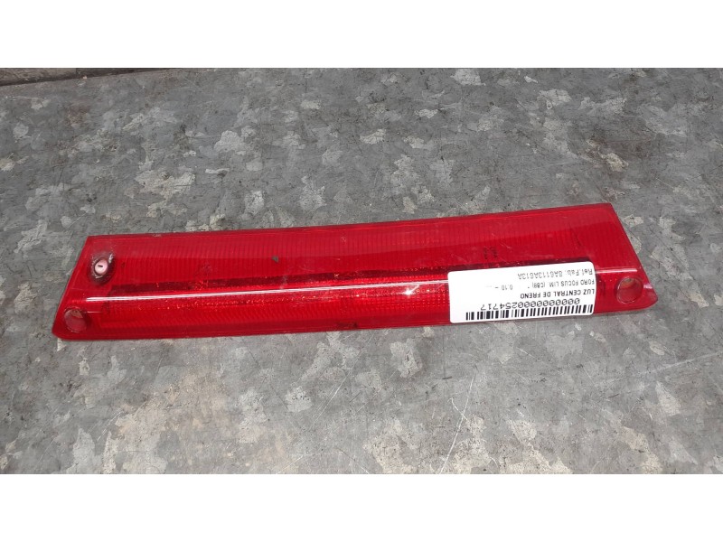 Recambio de luz central de freno para ford focus lim. (cb8) referencia OEM IAM 8A6113A613A  