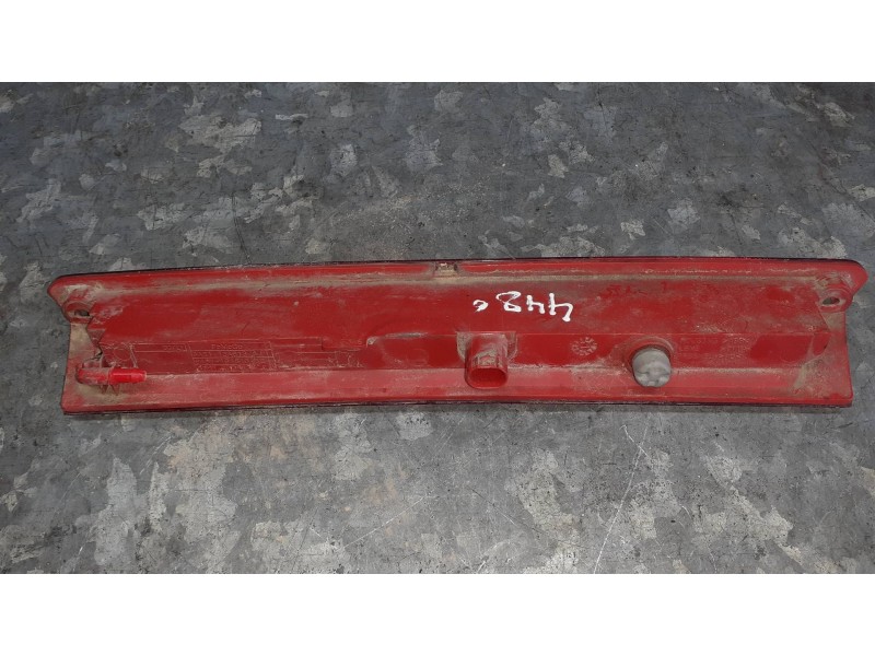 Recambio de luz central de freno para ford focus lim. (cb8) referencia OEM IAM 8A6113A613A  