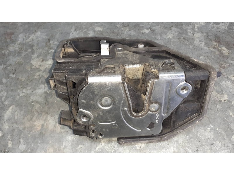 Recambio de cerradura puerta delantera derecha para bmw serie 1 berlina (e81/e87) 120d referencia OEM IAM 7167068  