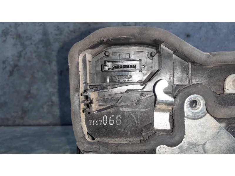 Recambio de cerradura puerta delantera derecha para bmw serie 1 berlina (e81/e87) 120d referencia OEM IAM 7167068  