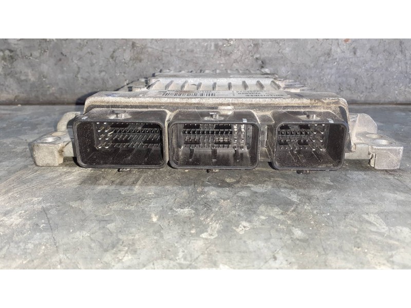 Recambio de centralita motor uce para dacia sandero referencia OEM IAM 8200565863 8200592611 S122326109A