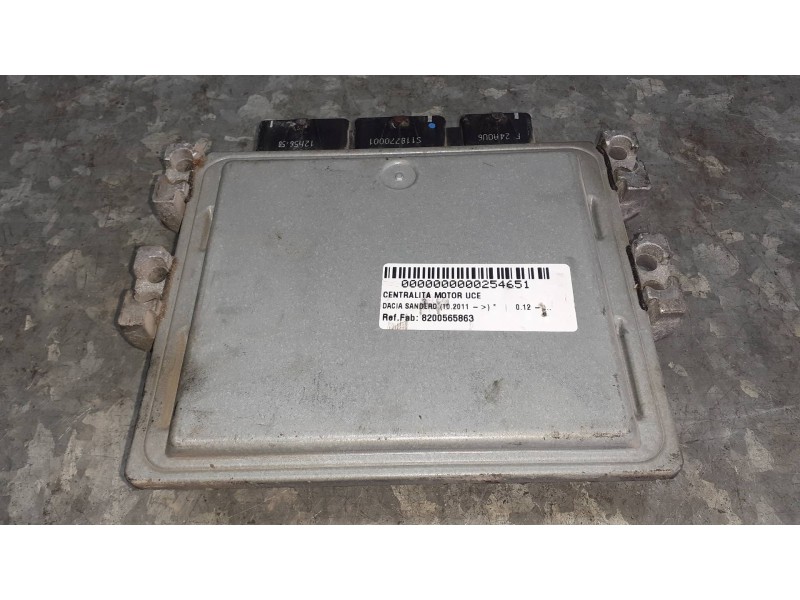 Recambio de centralita motor uce para dacia sandero referencia OEM IAM 8200565863 8200592611 S122326109A