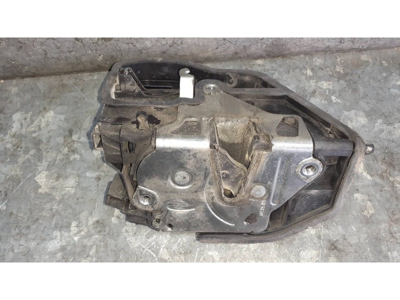Recambio de cerradura puerta trasera derecha para bmw serie 1 berlina (e81/e87) 120d referencia OEM IAM 7167070  