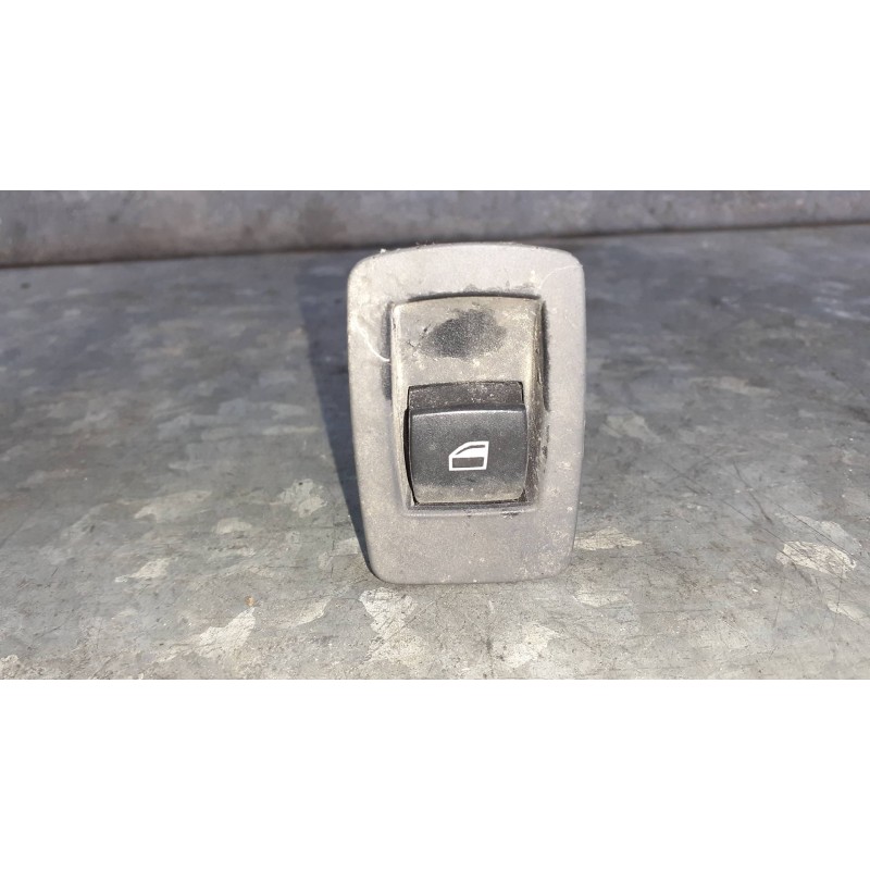 Recambio de mando elevalunas trasero izquierdo para bmw serie 1 berlina (e81/e87) 120d referencia OEM IAM 6952004 15919800 69355