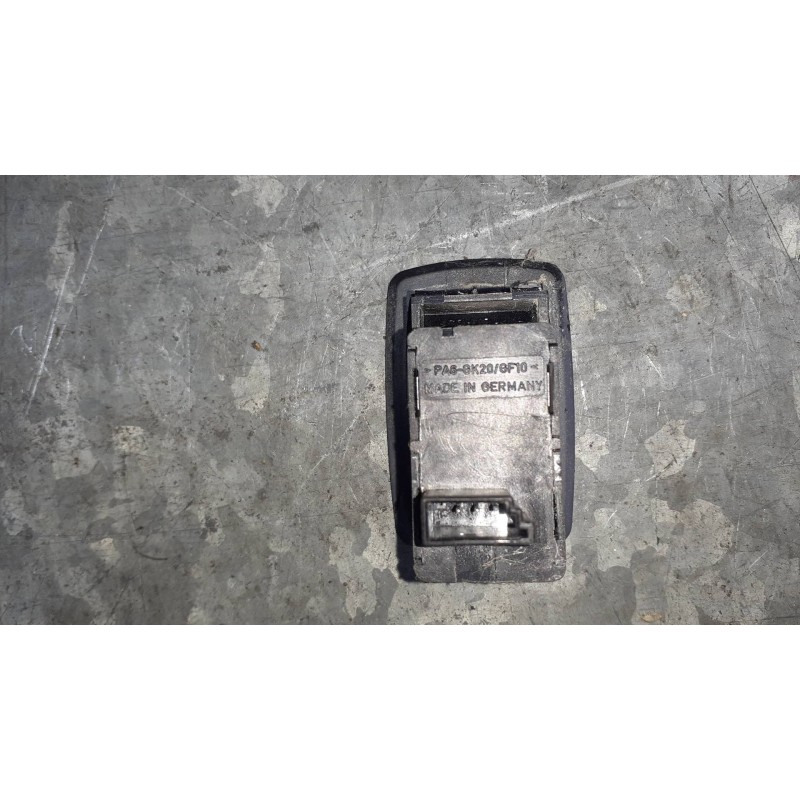 Recambio de mando elevalunas trasero izquierdo para bmw serie 1 berlina (e81/e87) 120d referencia OEM IAM 6952004 15919800 69355