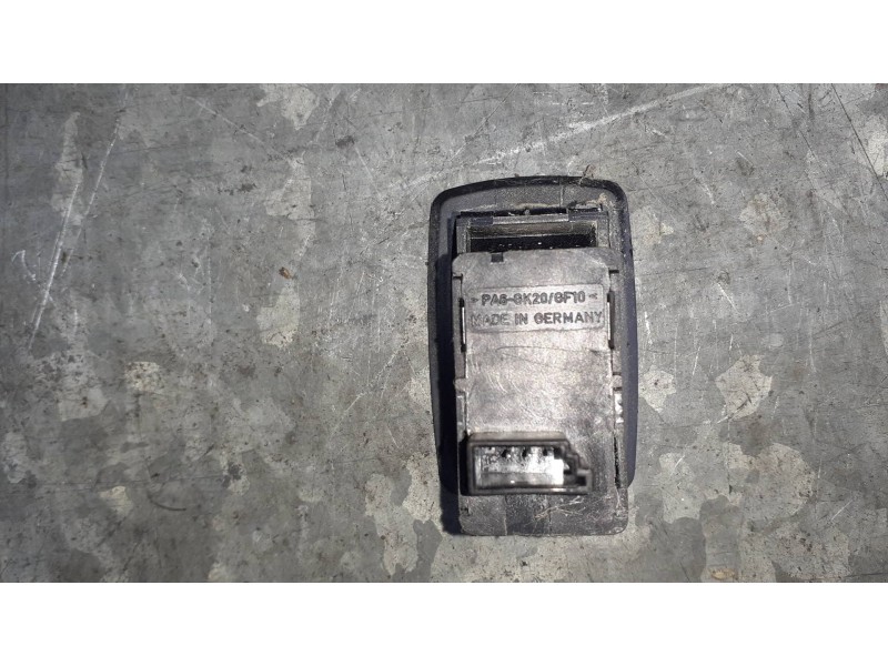 Recambio de mando elevalunas trasero izquierdo para bmw serie 1 berlina (e81/e87) 120d referencia OEM IAM 6952004 15919800 69355
