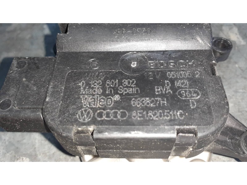 Recambio de motor apertura trampillas climatizador para audi a4 berlina (8e) referencia OEM IAM 0132801305 8E18205110 BOSCH