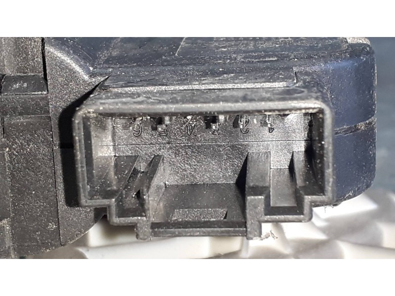 Recambio de motor apertura trampillas climatizador para audi a4 berlina (8e) referencia OEM IAM 0132801305 8E18205110 BOSCH